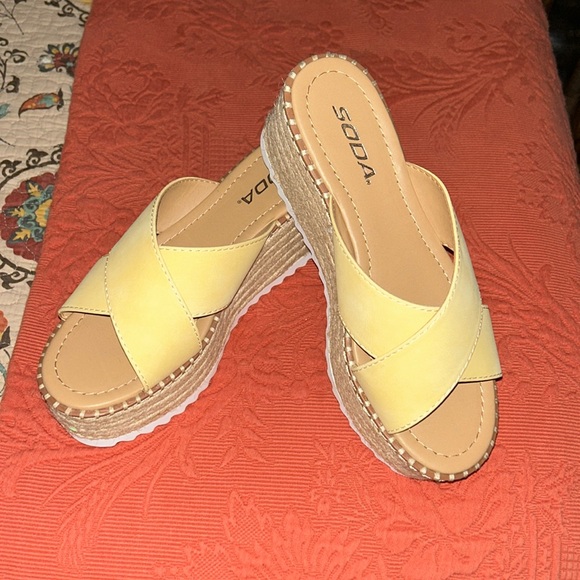 SODA: Platform Sandals, Size: 7.5 - Picture 1 of 10